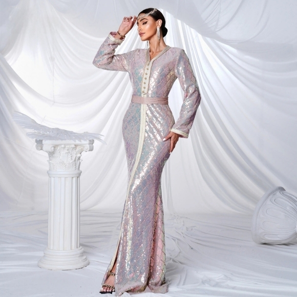 Pink V-Neck Bishop Sleeve Wedding Gown - Picture 12 of 13